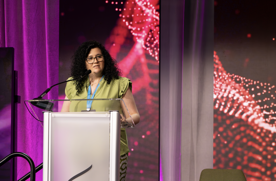 Nuria Lafuente-Gómez presenting